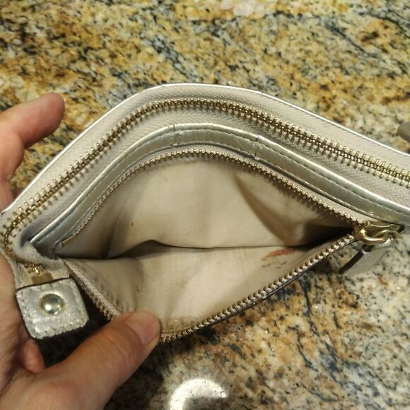 COACH HOLIDAY POPPY SILVER GOLD LMTD LEATHER Wristlet GUC Sm RETIRED - Picture 10 of 12